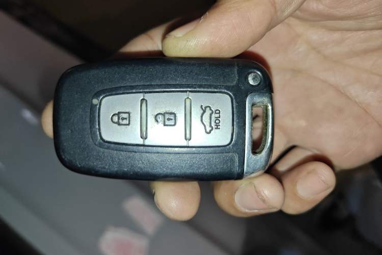 Used Hyundai Sonata 2013 2.4L Automatic Luxury Version China IV Standard Vehicle Key