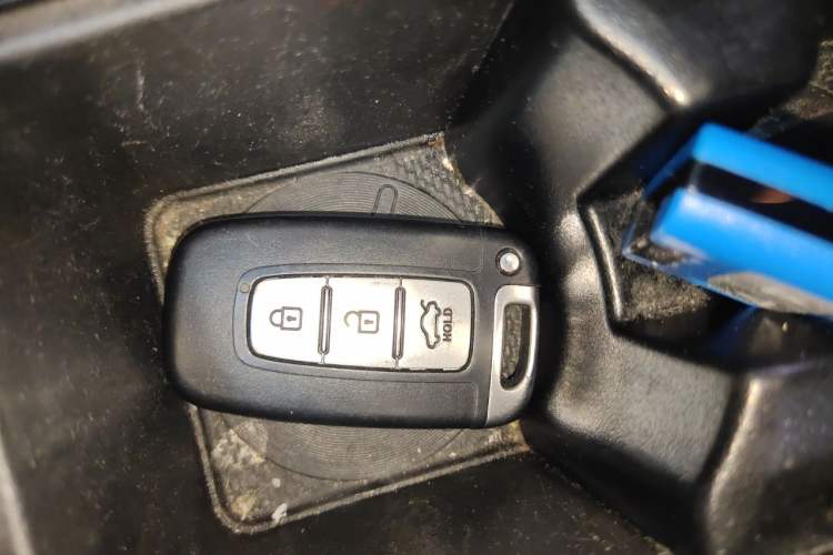 Used Hyundai Sonata 2013 2.4L Automatic Leading Edition China IV Standard Vehicle Key