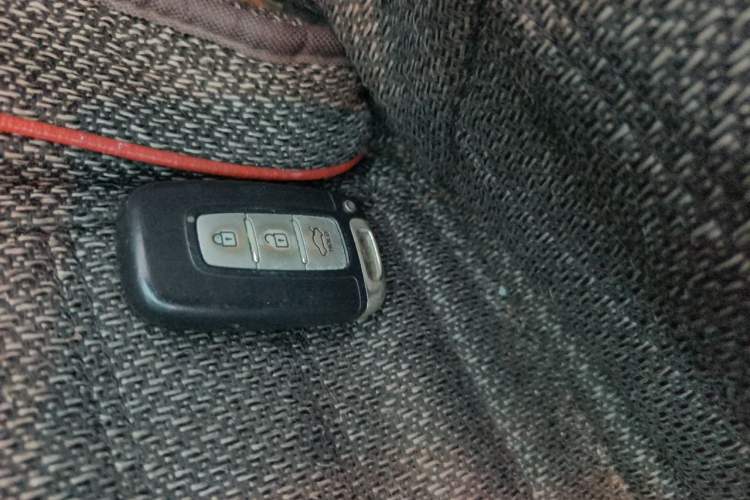 Used Hyundai Sonata 2013 2.0L Automatic Prestige Edition Vehicle Key
