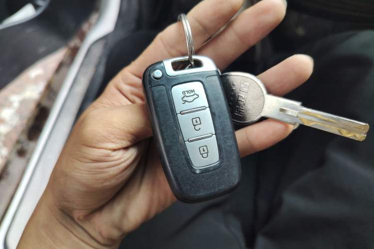 Used Hyundai Sonata 2013 2.0L Automatic Luxury Edition Vehicle Key