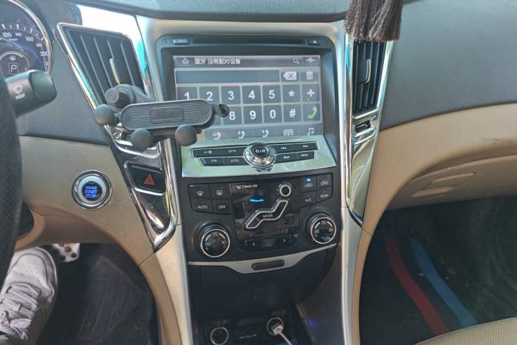 Used Hyundai Sonata 2013 2.0L Automatic Luxury Edition Audio And AC Panel