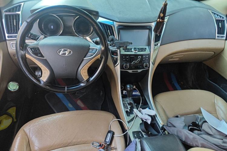 Used Hyundai Sonata 2013 2.0L Automatic Luxury Edition Center Console