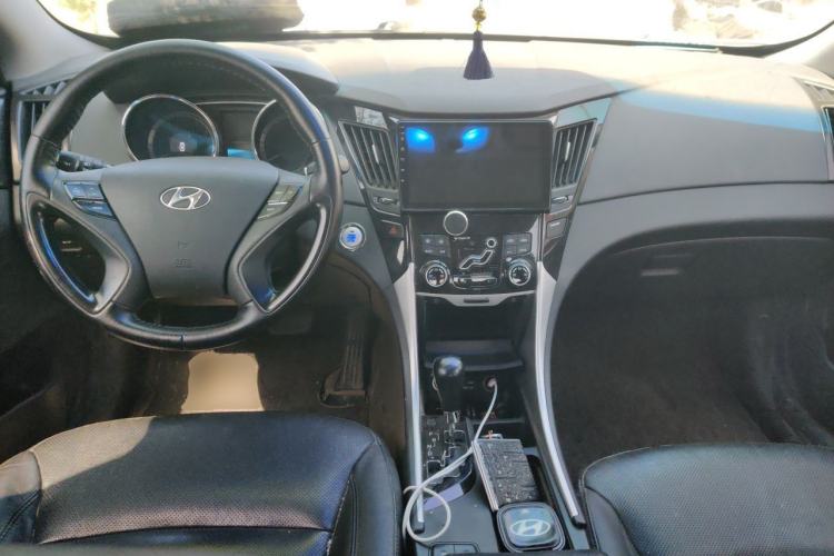 Used Hyundai Sonata 2013 2.4L Automatic Leading Edition China V Standard Center Console