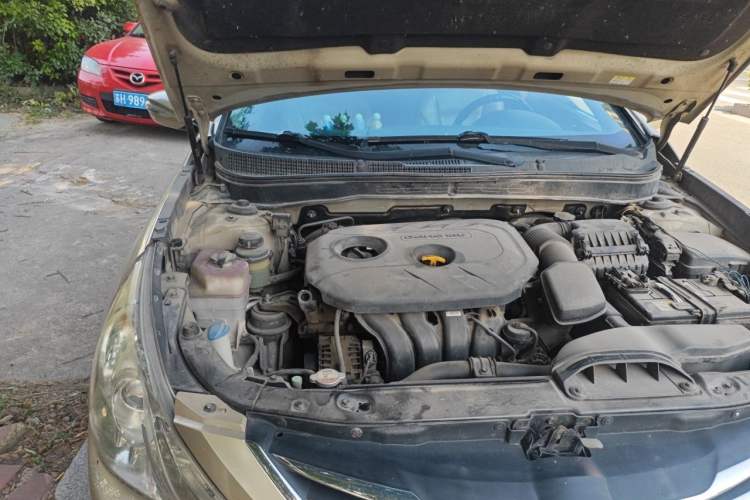 Used Hyundai Sonata 2013 2.0L Automatic Luxury Edition Engine Bay Right