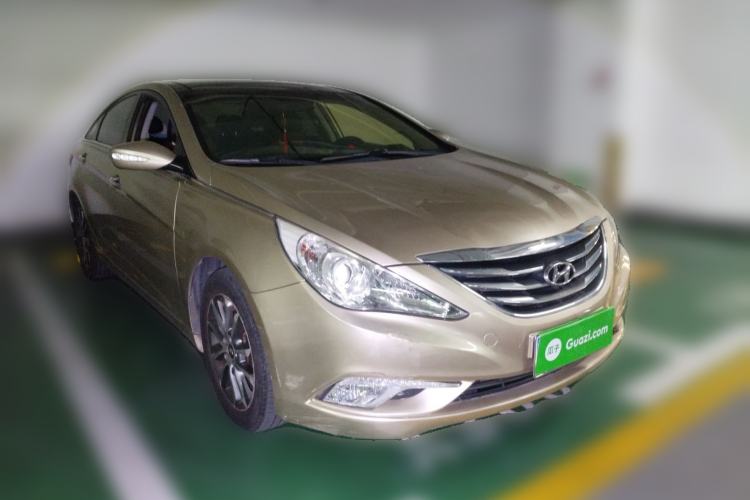 Used Hyundai Sonata 2013 2.4L Automatic Leading Edition China IV Standard Front Right 45 Deg