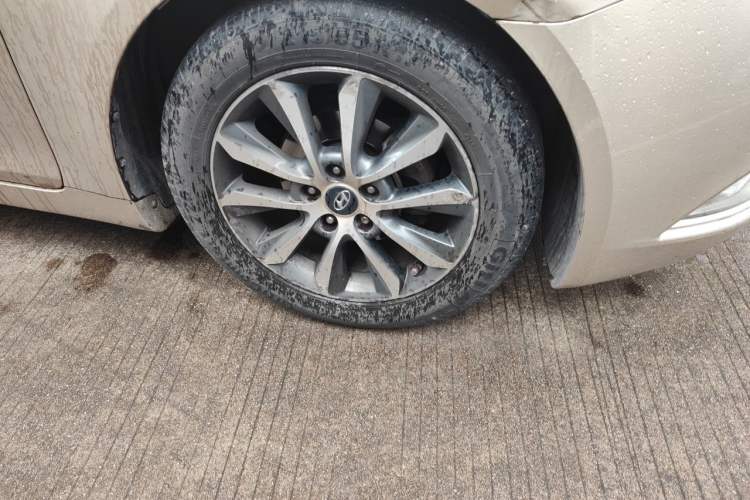 Used Hyundai Sonata 2013 2.0L Automatic Luxury Edition Right Front Wheel Hub