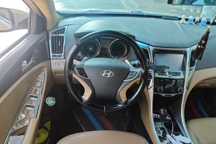 Used Hyundai Sonata 2013 2.0L Automatic Luxury Edition Steering Wheel