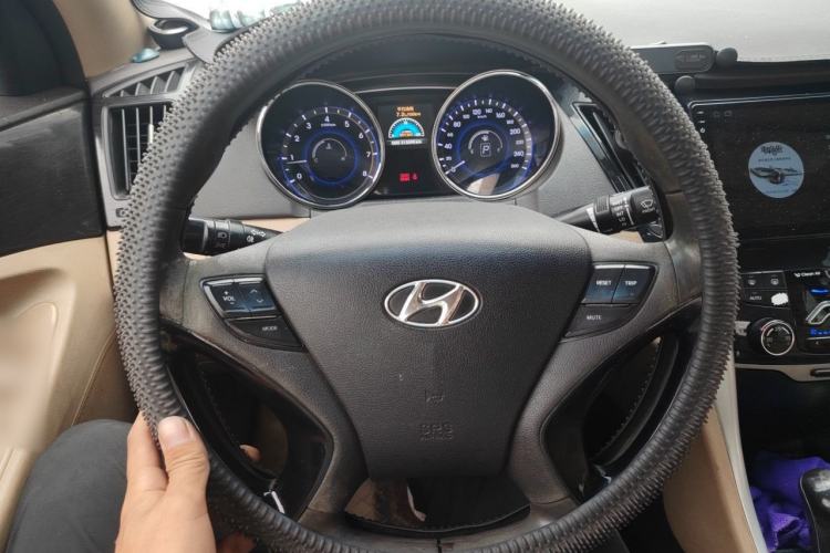 Used Hyundai Sonata 2013 2.0L Automatic Luxury Edition Steering Wheel