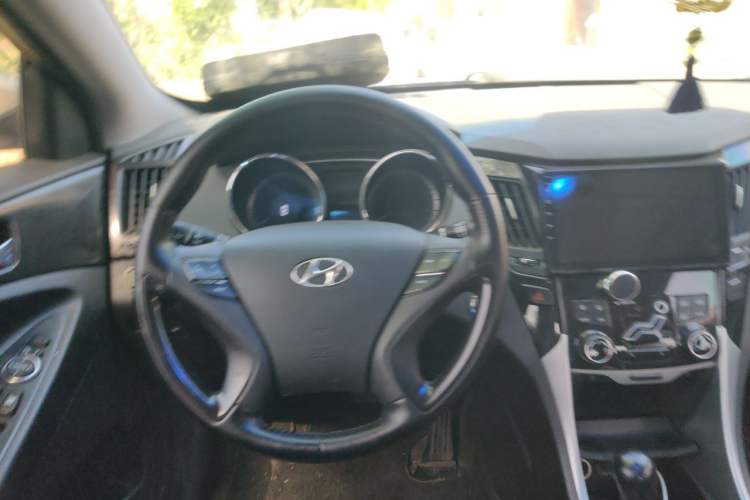 Used Hyundai Sonata 2013 2.4L Automatic Leading Edition China V Standard Steering Wheel