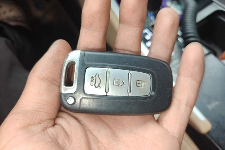 Used Hyundai Sonata 2013 2.0L Automatic Luxury Edition Vehicle Key