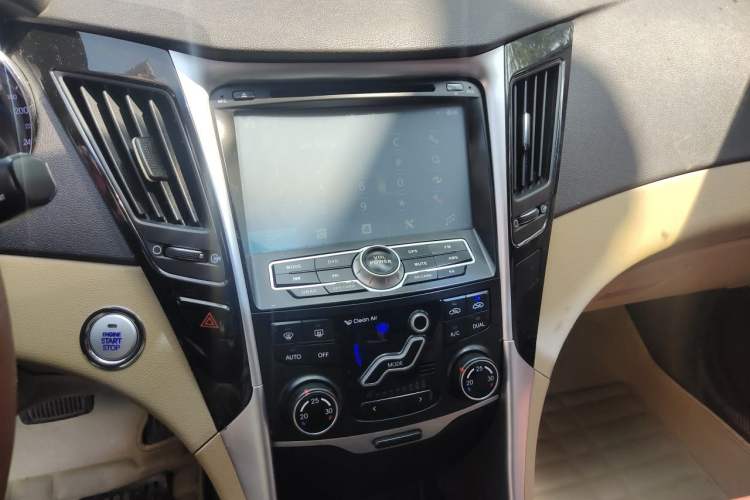Used Hyundai Sonata 2014 2.0L Automatic Luxury Edition Audio And AC Panel