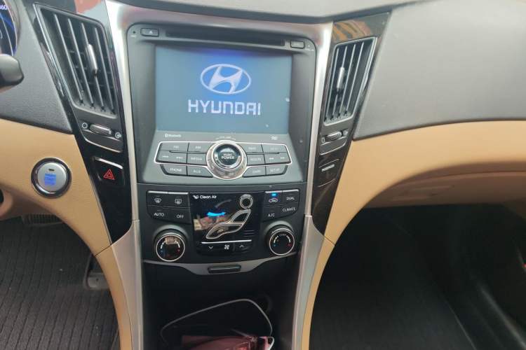 Used Hyundai Sonata 2014 2.0L Automatic Prestige Edition Audio And AC Panel