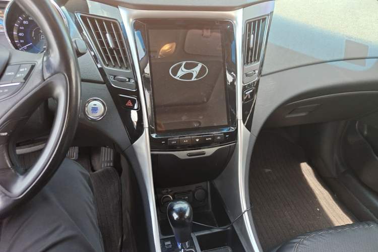 Used Hyundai Sonata 2014 2.4L Automatic Luxury Version China IV Standard Audio And AC Panel