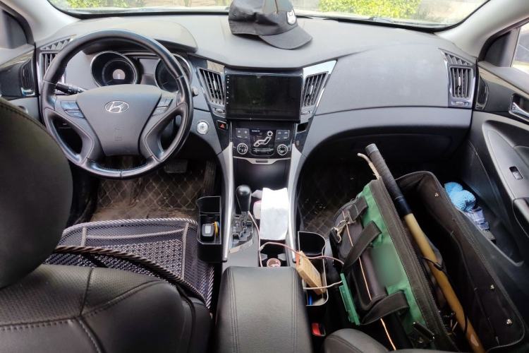 Used Hyundai Sonata 2014 2.0L Automatic Luxury Edition Center Console