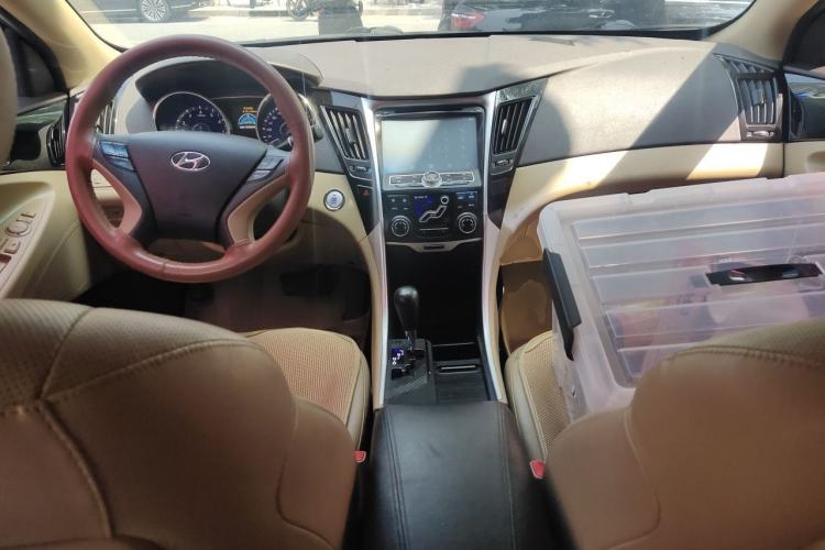 Used Hyundai Sonata 2014 2.0L Automatic Luxury Edition Center Console