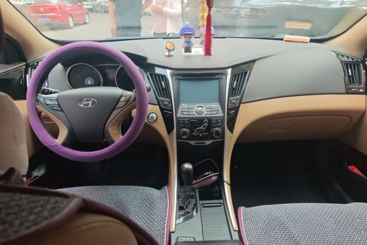 Used Hyundai Sonata 2014 2.0L Automatic Prestige Edition Center Console