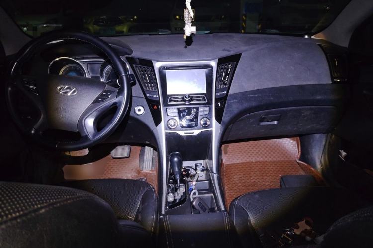 Used Hyundai Sonata 2014 2.0L Automatic Luxury Edition Center Console