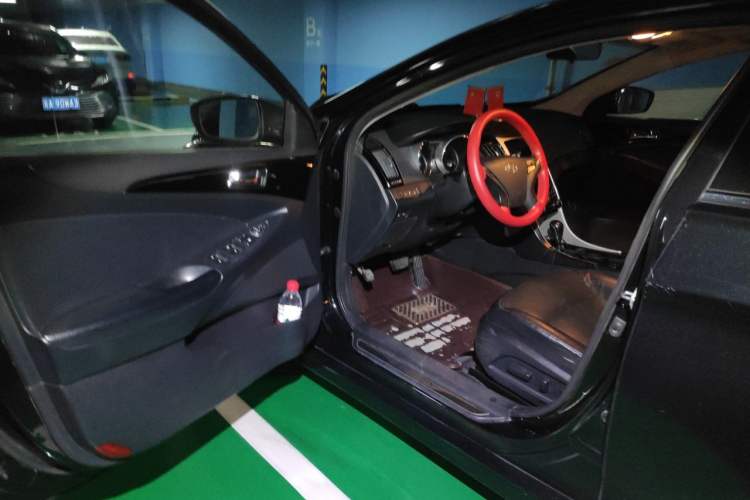 Used Hyundai Sonata 2014 2.4L Automatic Leading Edition China IV Standard Driver Seat
