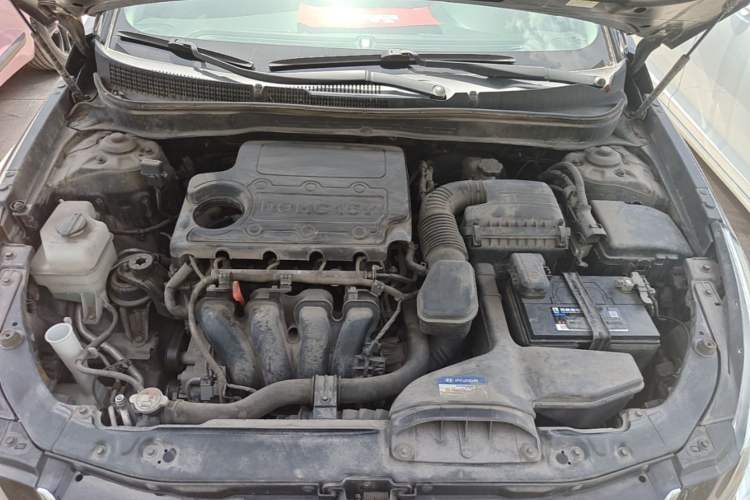 Used Hyundai Sonata 2014 2.4L Automatic Luxury Version China IV Standard Engine Bay