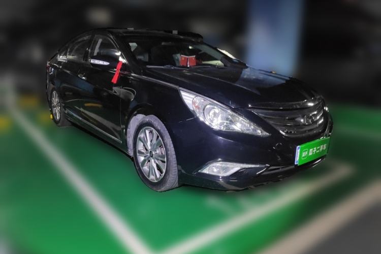 Used Hyundai Sonata 2014 2.4L Automatic Leading Edition China IV Standard Front Right 45 Deg