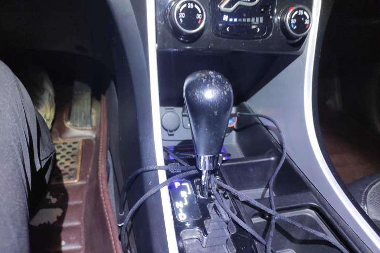 Used Hyundai Sonata 2014 2.4L Automatic Leading Edition China IV Standard Gear Lever