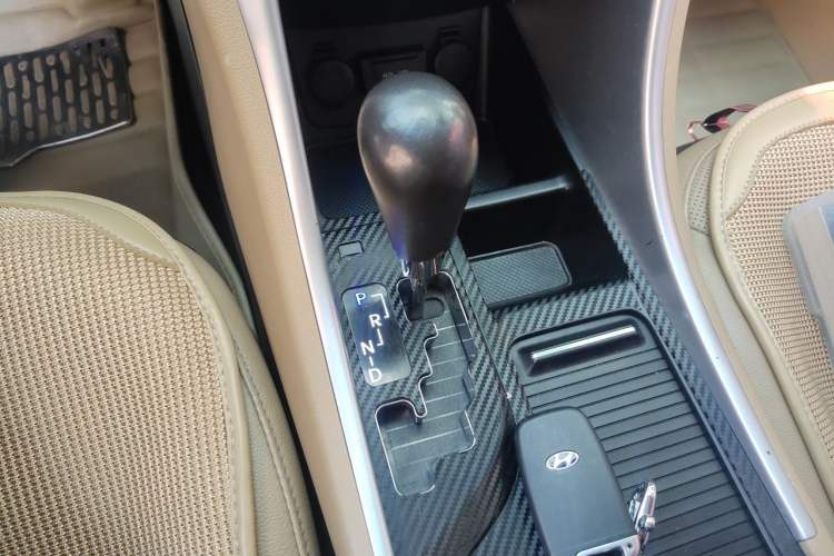 Used Hyundai Sonata 2014 2.0L Automatic Luxury Edition Gear Lever