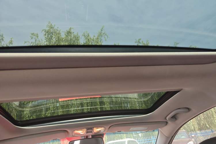 Used Hyundai Sonata 2014 2.4L Automatic Luxury Version China IV Standard Headliner