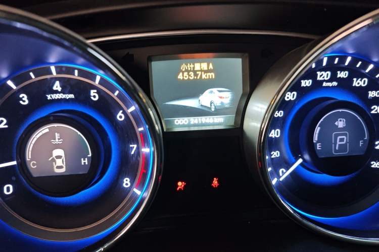 Used Hyundai Sonata 2014 2.4L Automatic Top Trim China V Standard Odometer Close Up
