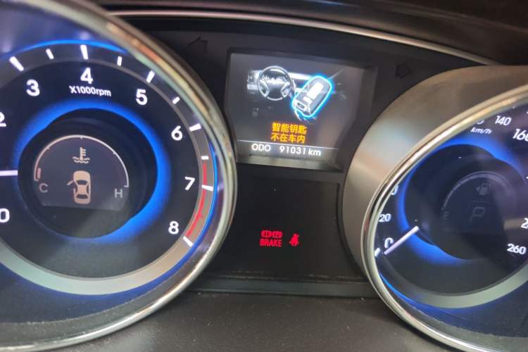 Used Hyundai Sonata 2014 2.0L Automatic Prestige Edition Odometer Close Up
