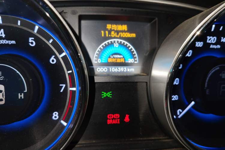 Used Hyundai Sonata 2014 2.0L Automatic Luxury Edition Odometer Close Up