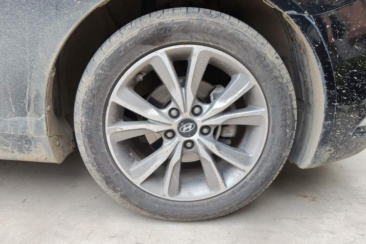 Used Hyundai Sonata 2014 2.0L Automatic Luxury Edition Right Front Wheel Hub