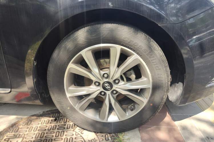 Used Hyundai Sonata 2014 2.0L Automatic Luxury Edition Right Front Wheel Hub