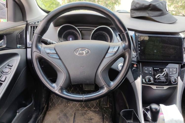 Used Hyundai Sonata 2014 2.0L Automatic Luxury Edition Steering Wheel