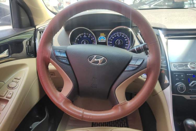 Used Hyundai Sonata 2014 2.0L Automatic Luxury Edition Steering Wheel