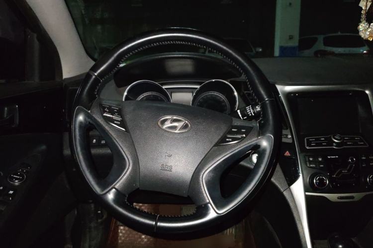 Used Hyundai Sonata 2014 2.0L Automatic Luxury Edition Steering Wheel
