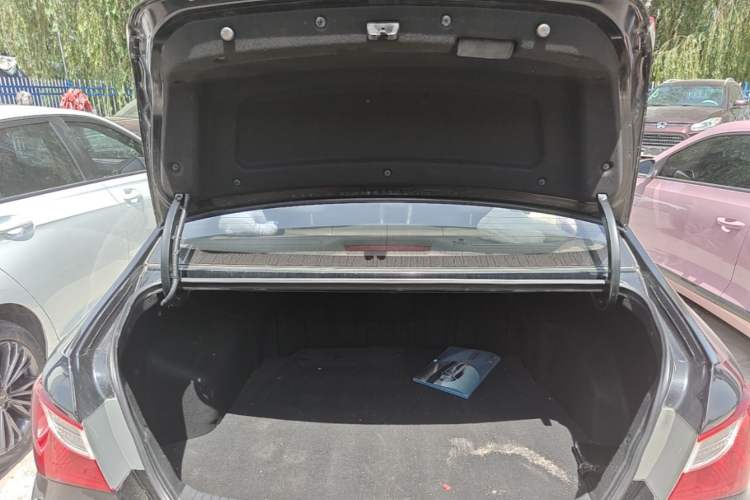 Used Hyundai Sonata 2014 2.4L Automatic Luxury Version China IV Standard Trunk
