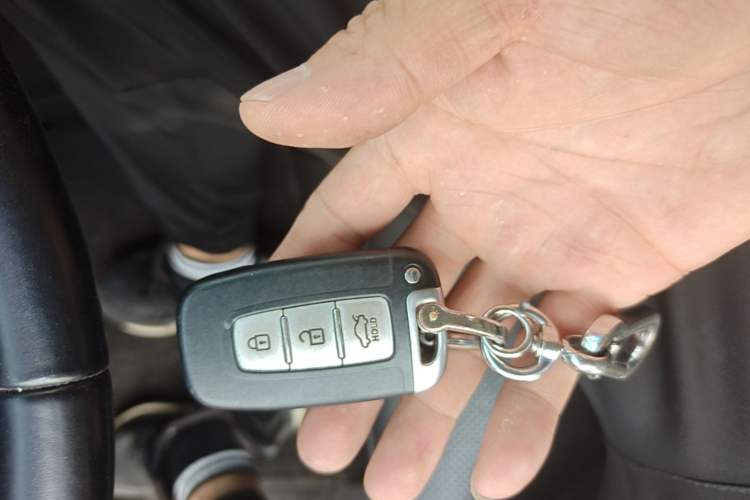 Used Hyundai Sonata 2014 2.4L Automatic Luxury Version China IV Standard Vehicle Key