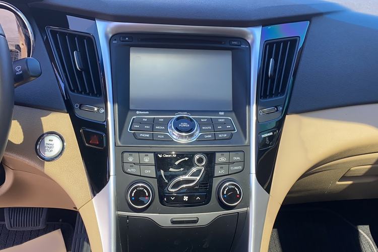 Used Hyundai Sonata 2014 2.0L Automatic Prestige Edition Audio And AC Panel