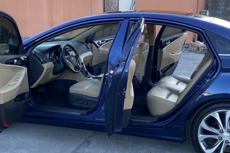 Used Hyundai Sonata 2014 2.0L Automatic Prestige Edition Interior 4