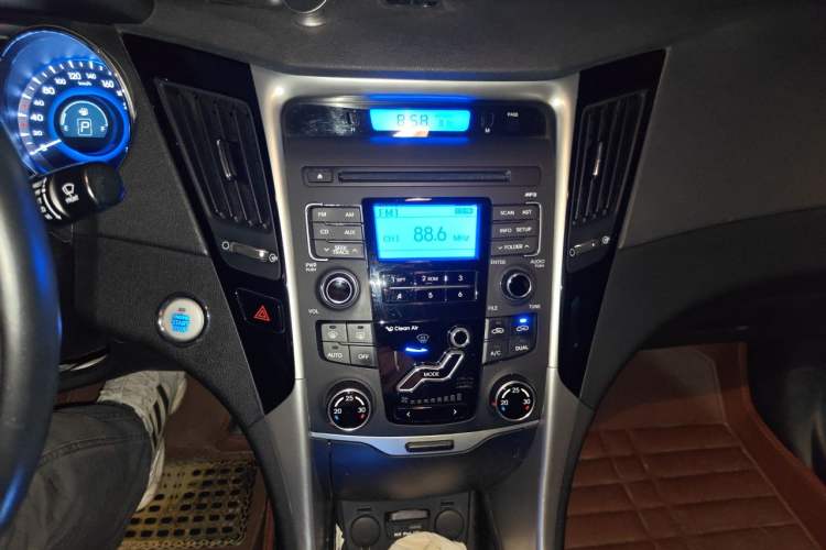 Used Hyundai Sonata 2014 2.4L Automatic Leading Edition China IV Standard Audio And AC Panel