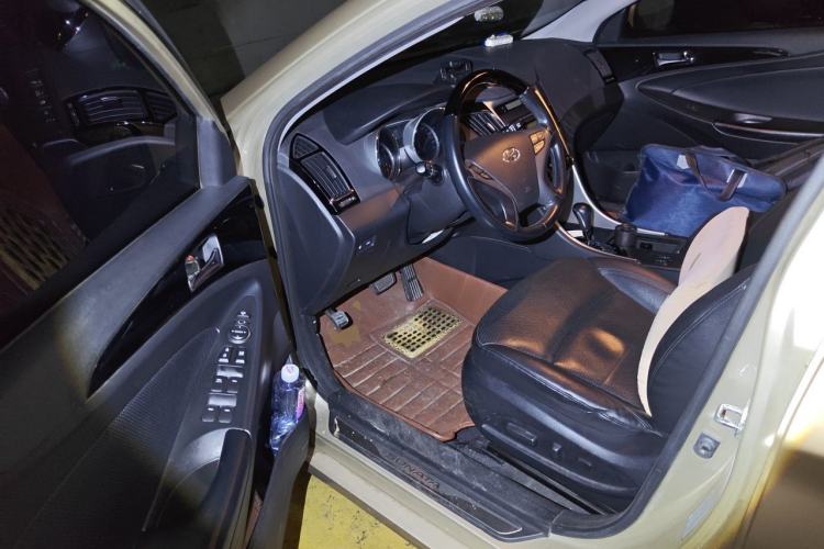 Used Hyundai Sonata 2014 2.4L Automatic Leading Edition China IV Standard Driver Seat
