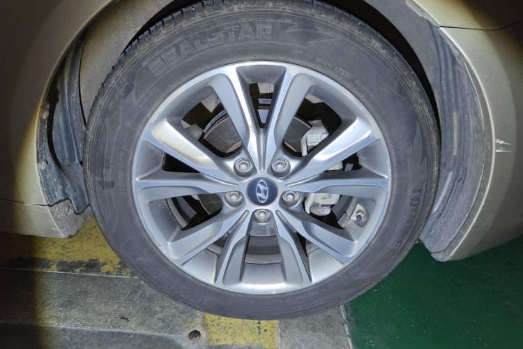 Used Hyundai Sonata 2014 2.4L Automatic Leading Edition China IV Standard Exterior 1