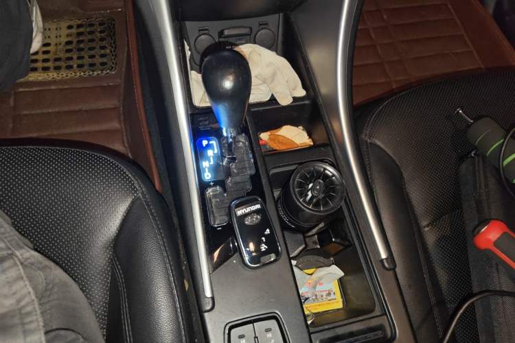 Used Hyundai Sonata 2014 2.4L Automatic Leading Edition China IV Standard Gear Lever