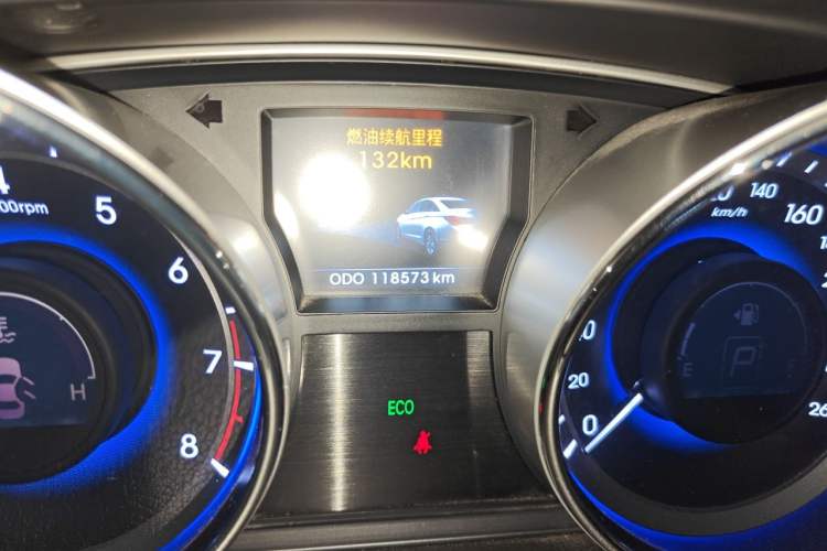 Used Hyundai Sonata 2014 2.4L Automatic Leading Edition China IV Standard Odometer Close Up