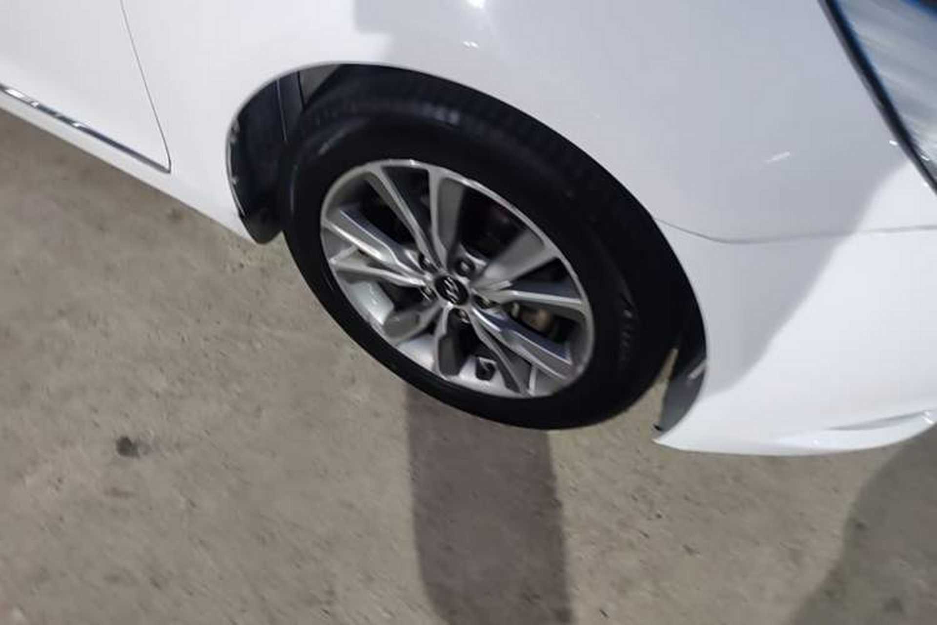 Used Hyundai Sonata 2014 2.0L Automatic Luxury Edition Right Front Wheel Hub