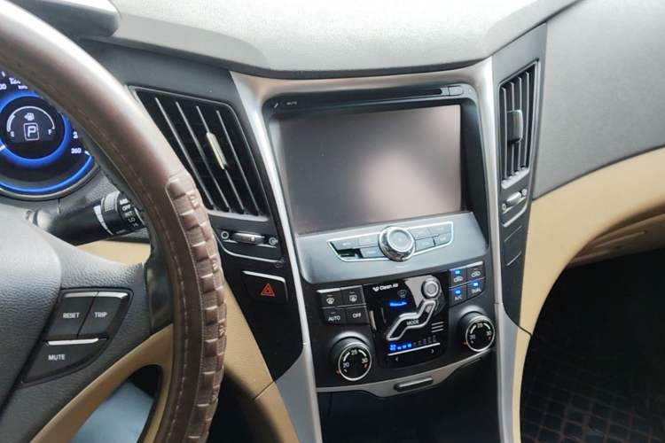 Used Hyundai Sonata 2014 2.0L Automatic Leading Edition Audio And AC Panel
