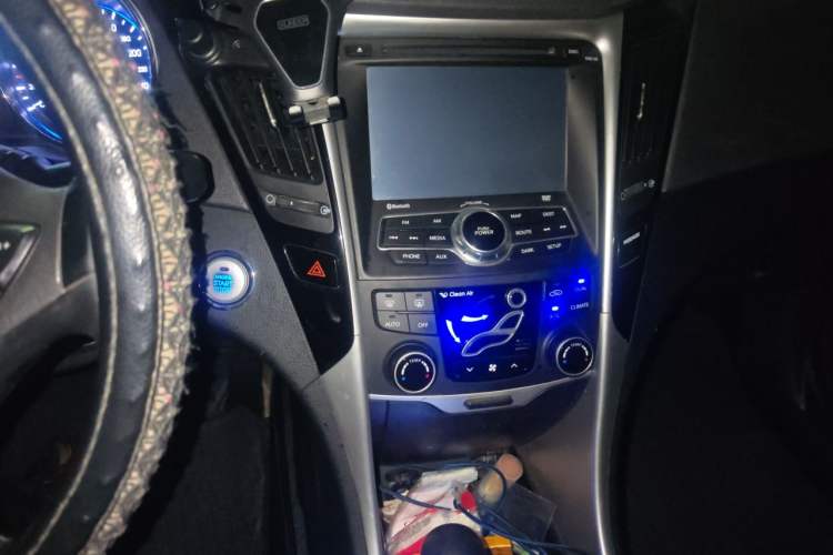 Used Hyundai Sonata 2014 2.4L Automatic Luxury Version China IV Standard Audio And AC Panel