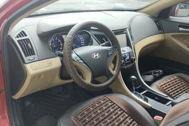 Used Hyundai Sonata 2014 2.0L Automatic Leading Edition Center Console