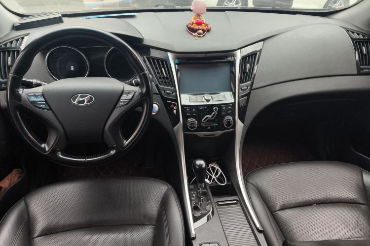 Used Hyundai Sonata 2014 2.0L Automatic Luxury Edition Center Console