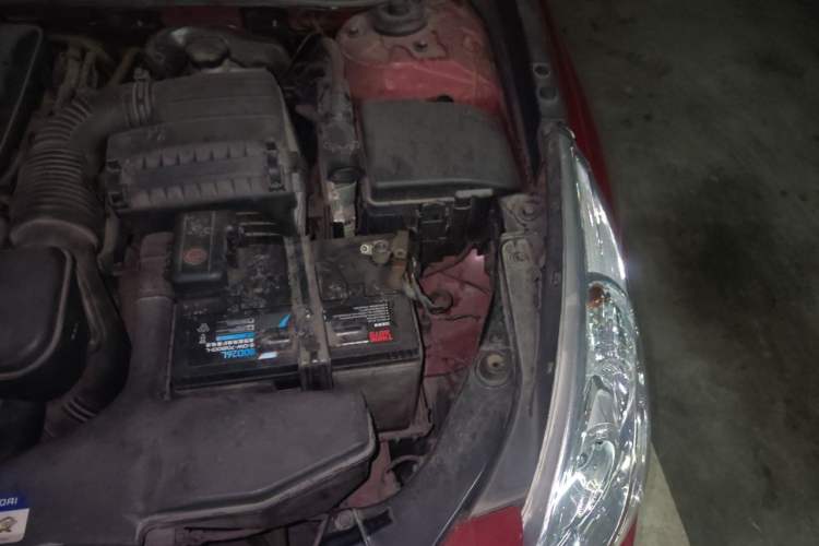Used Hyundai Sonata 2014 2.4L Automatic Luxury Version China IV Standard Engine Bay Left